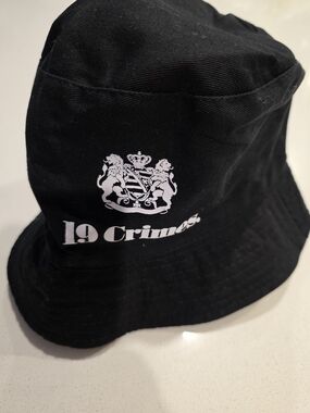 19 Crimes Reversible Bucket Hat Black/Cream Logo Casual Streetwear One Size